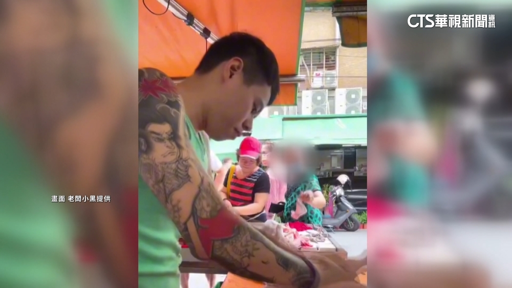 傻眼！直播變抓賊　「嬤趁亂偷雞翅」網友急提醒