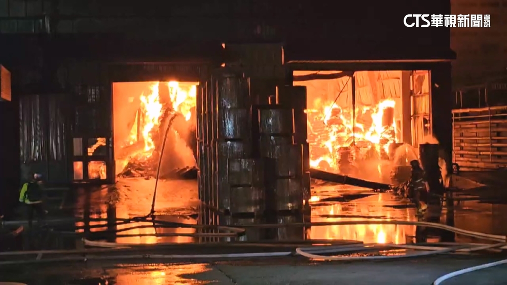 桃園觀音工廠大火！逾70消防員搶救幸無傷亡