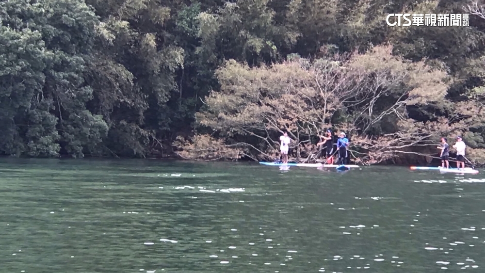 石門水庫SUP玩家越界　誤闖遊艇航道險遭撞