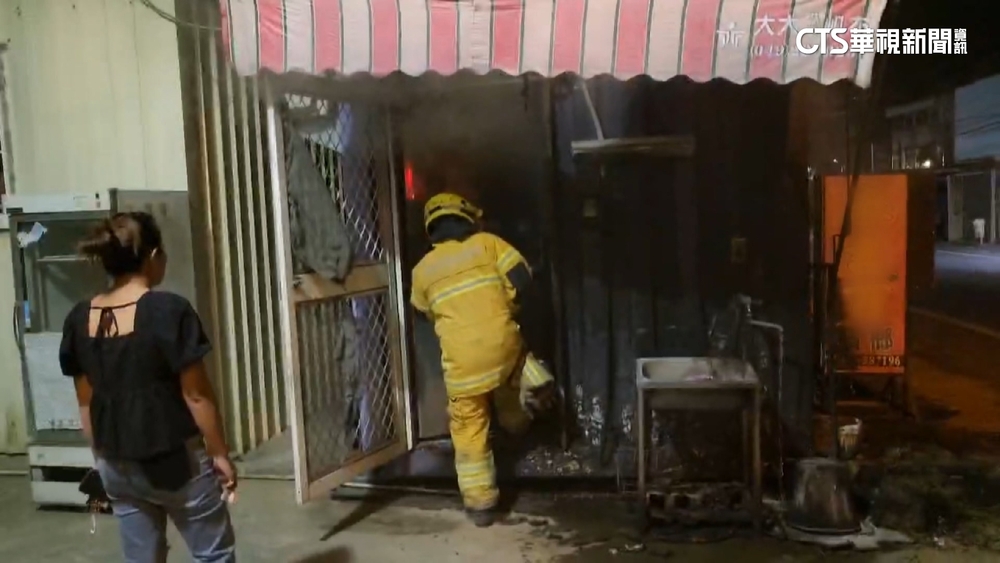 疑被丟汽油彈　南豐村檳榔攤起火燒　警追緝嫌犯