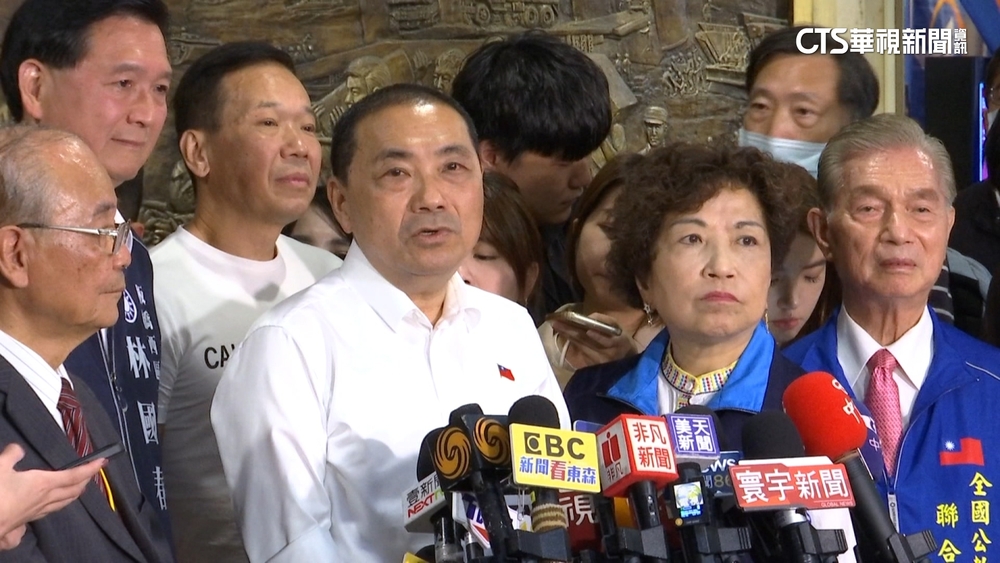 主帥對談促合？　柯鬆口可考慮　侯：管道暢通