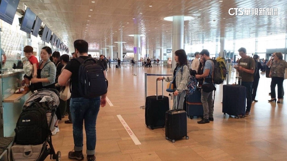 撤僑專機抵羅馬　外交部接機：後續行程國人自行安排