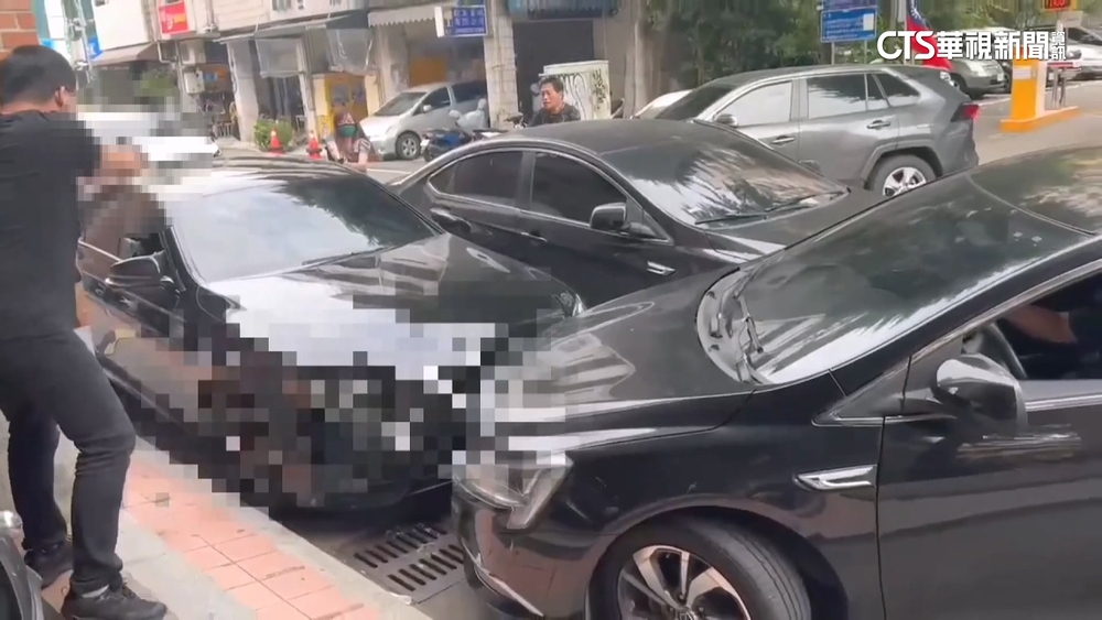 警開槍圍捕槍砲犯　2嫌拒捕衝撞警車終狼狽栽