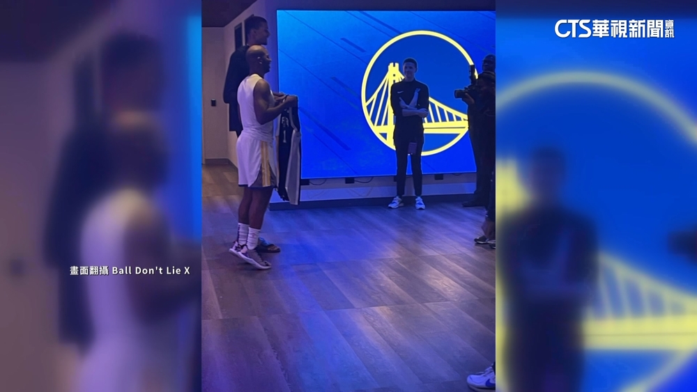 41公分最萌身高差！　CP3與Wembanyama合照偷墊腳