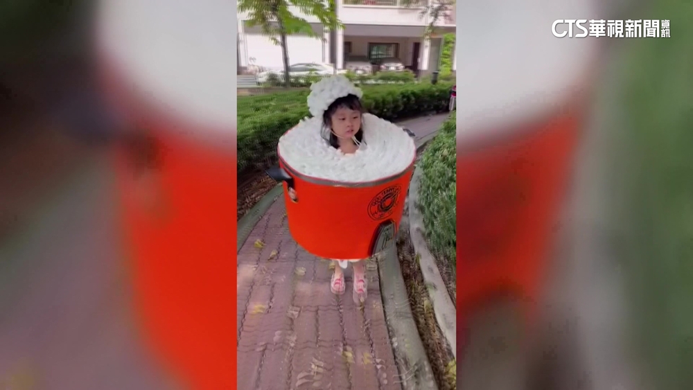 萬聖節創意變裝秀！　「一秒變電鍋」萌孩超吸睛
