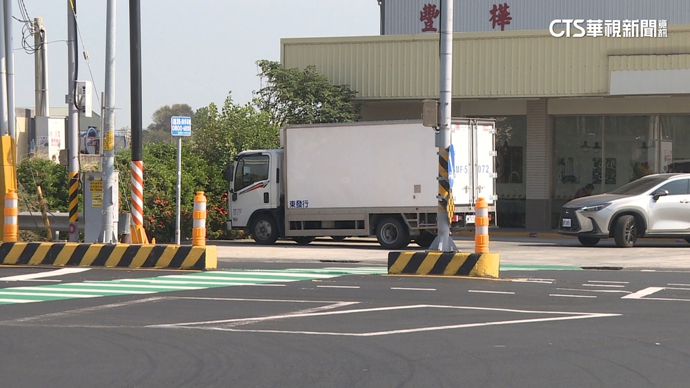 彰化推「路口行人庇護島」　駕駛難適應轉彎頻撞車