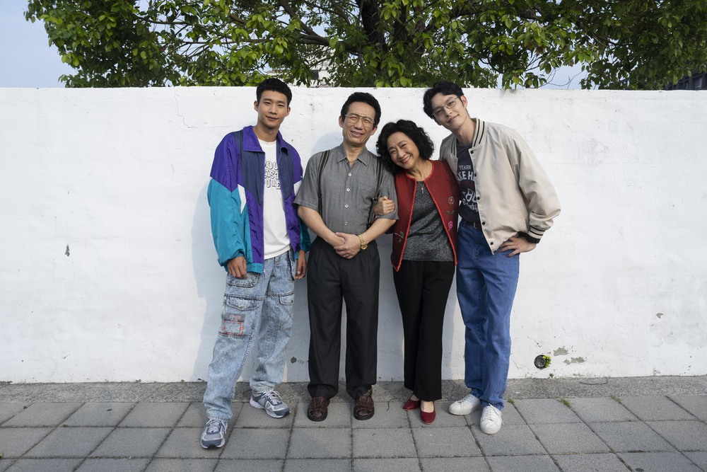 《華麗計程車行》主演群左起黃冠智、郭子乾、楊麗音、曹佑寧