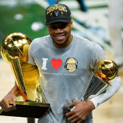 字母哥續留公鹿　準備再次奪冠！　簽下3年價值1.86億美元合約