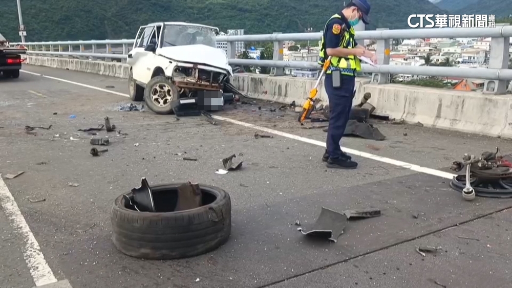 桃園夜奔台東領牌　稱陽光刺眼！特斯拉撞吉普車1死
