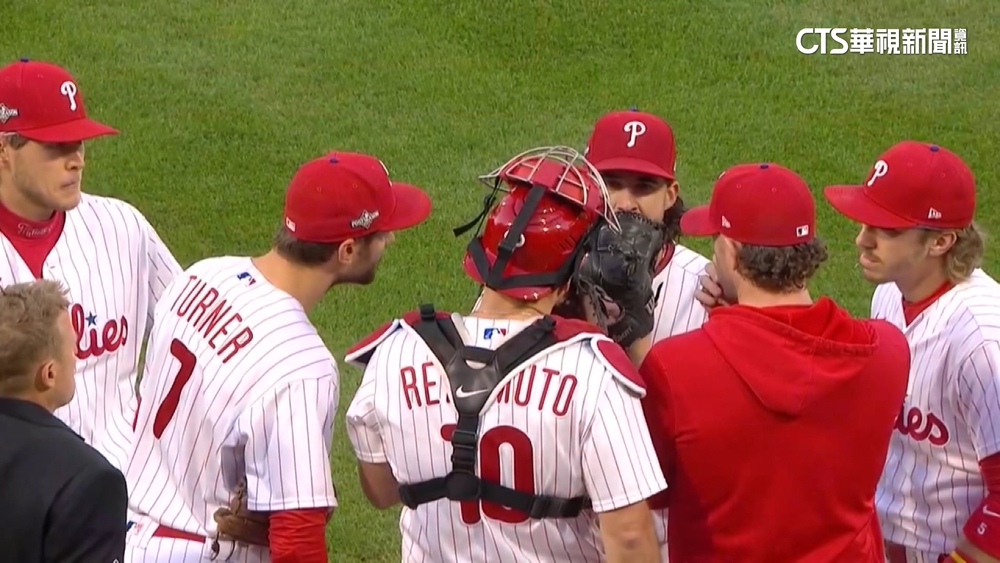 費城人連遭「蛇」咬　響尾蛇追平系列賽決戰G7！