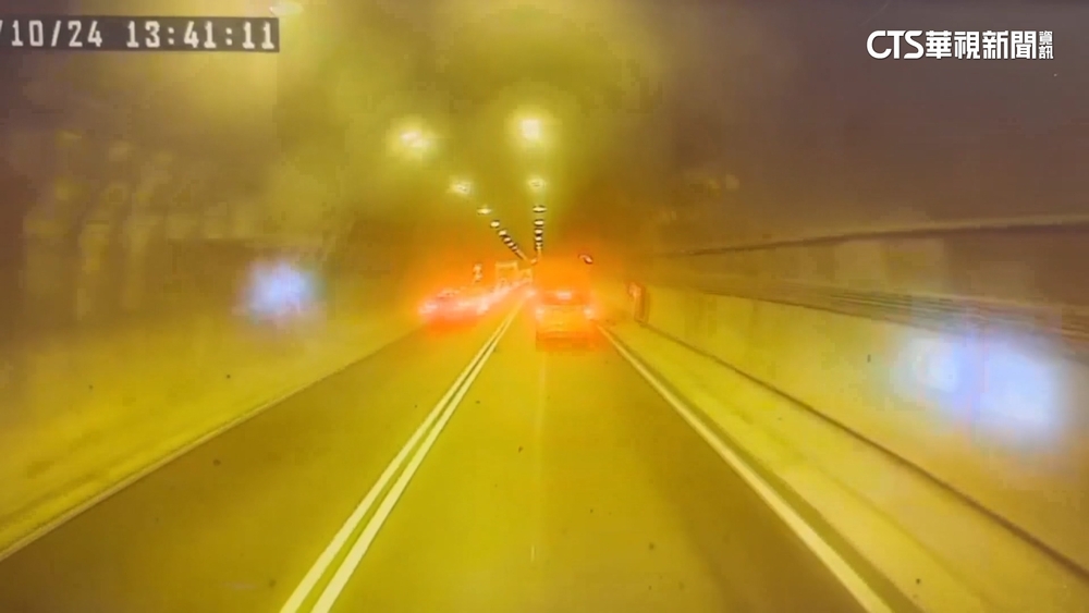 宜蘭新澳隧道砂石車追撞　波及17車釀1死11傷