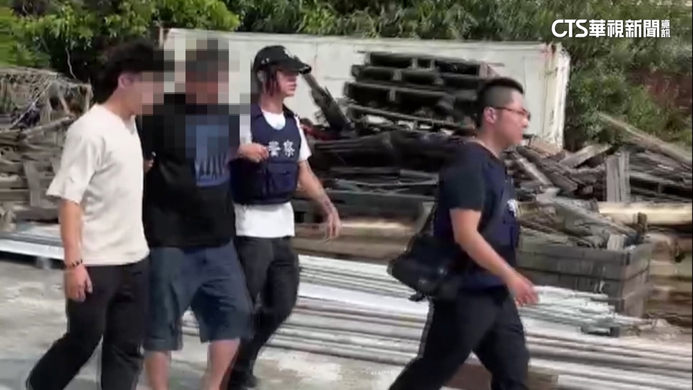 通緝犯車卡農田求援　身分曝光開槍「子彈劃過警額頭」