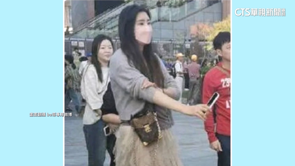 王祖賢飄逸長裙現身台中！　網讚「仙氣爆棚」