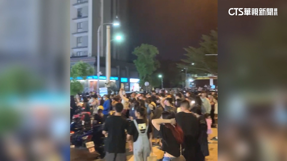 悶太久！　新竹樹林頭夜市回歸　人潮塞爆宛如跨年