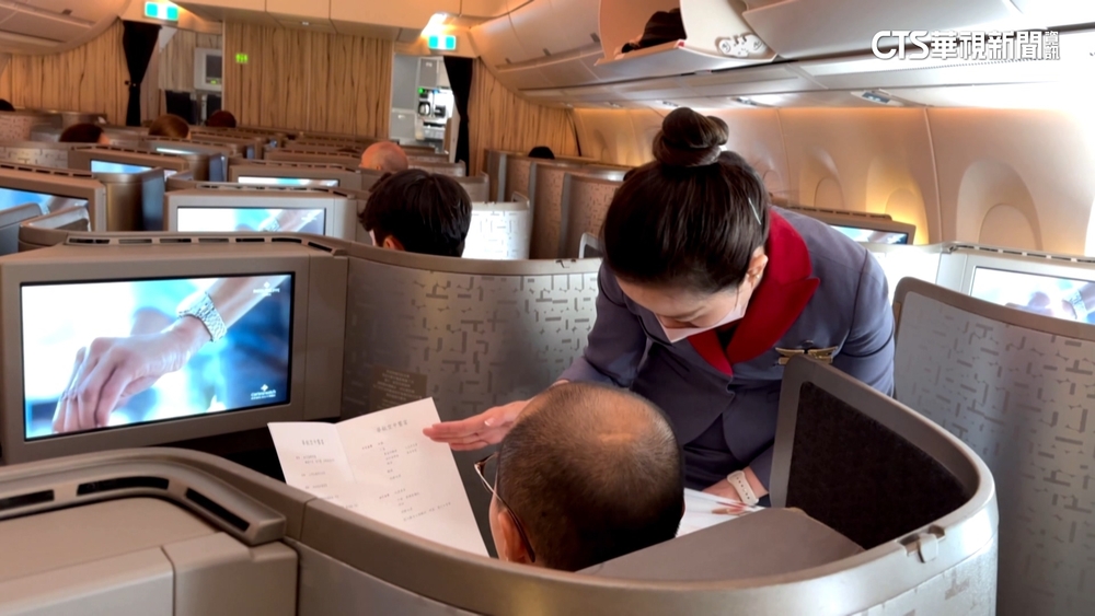 想挑喜歡的飛機餐　前空姐曝選「中間位」易撲空！