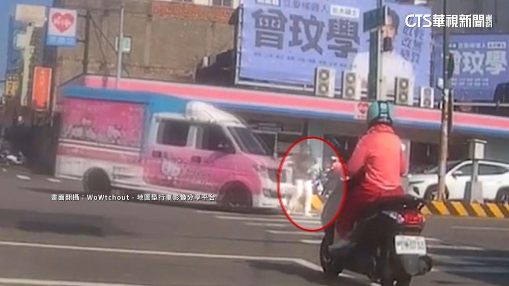 騎士不讓...　貨車還「猛叭」　女遭撞出斑馬線外