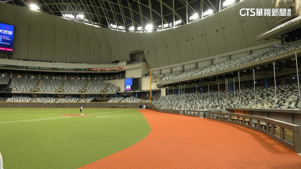 耗時32年終於孵出大巨蛋　蔣萬安開箱嗨跳波浪舞