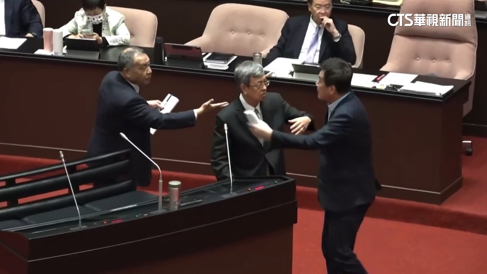 費鴻泰.邱國正立院爆口角　陳建仁急擋忙勸架
