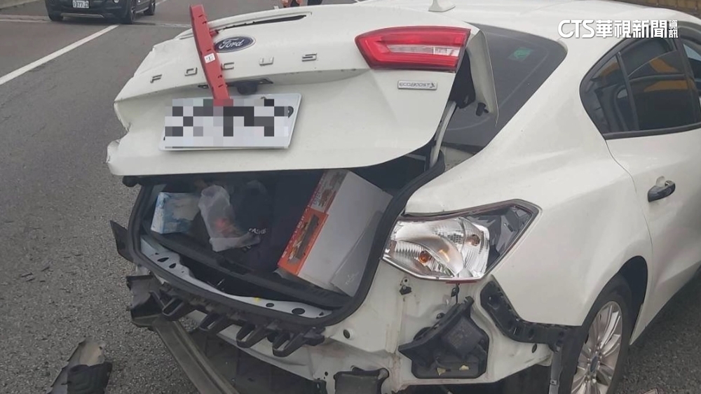 輔助駕駛又釀禍？　國道轎車連撞緩撞車.大貨車