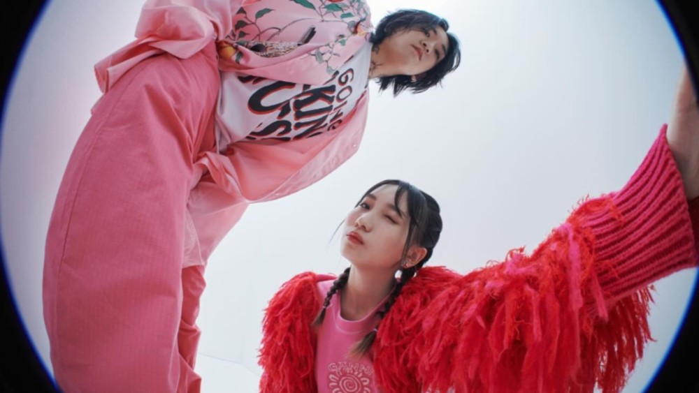 他出奇招「配合至戶政事務所改名」求YOASOBI門票 　網搖頭：身份證怎改？