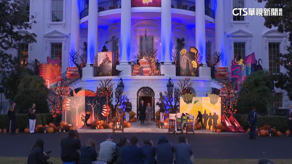 白宮萬聖派對　第一夫人扮貓　拜登「掉糖」插曲