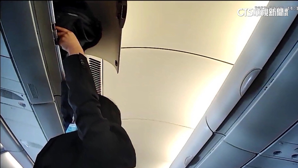 中籍男7次機上行竊得手80萬　航警循線追逮人！