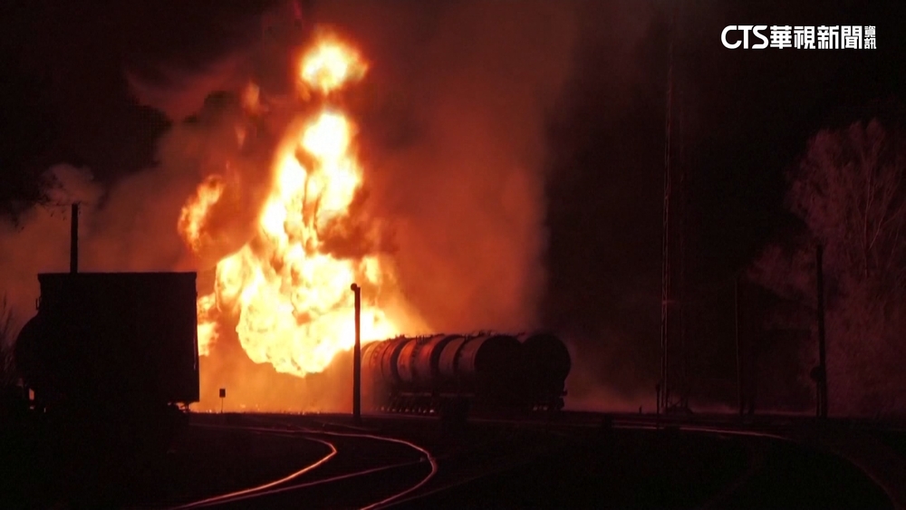 烏東頓內茨克市大爆炸　載運燃料火車遭轟炸