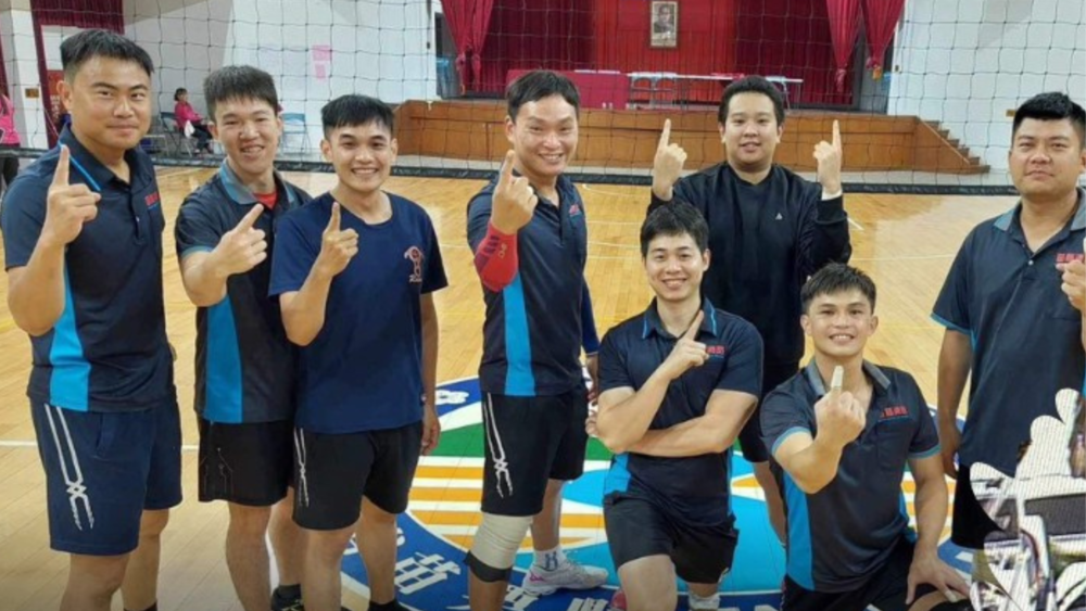 苗栗排球錦標賽「裁判突倒地 無心跳」　參賽消防員秒換工作模式 搶回一命