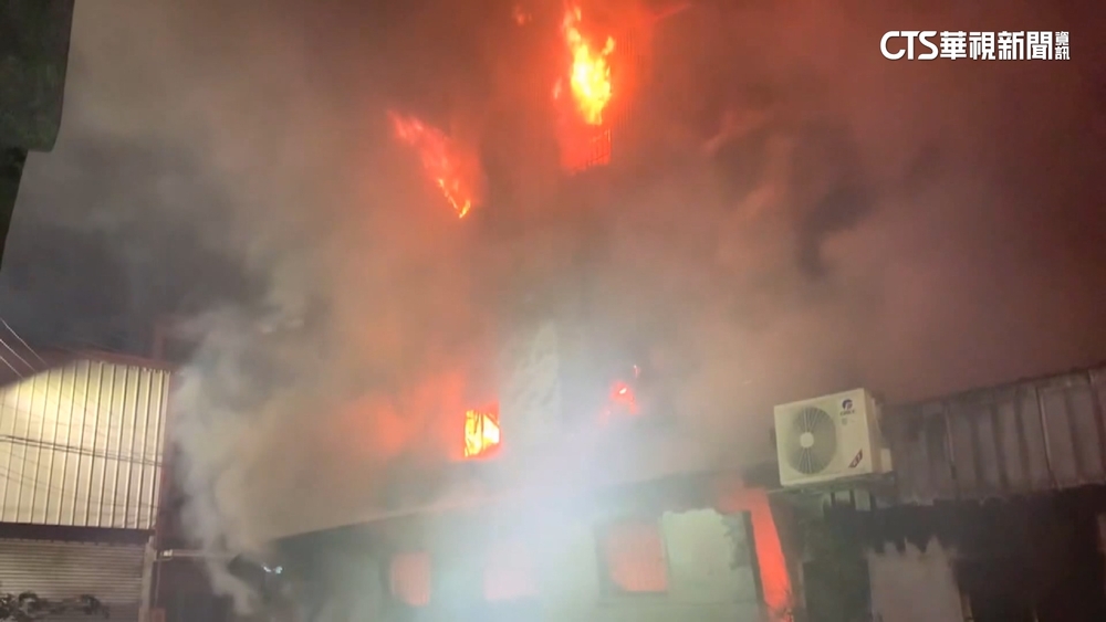 台中透天厝祝融　7旬夫婦下落不明.警消入屋搜救