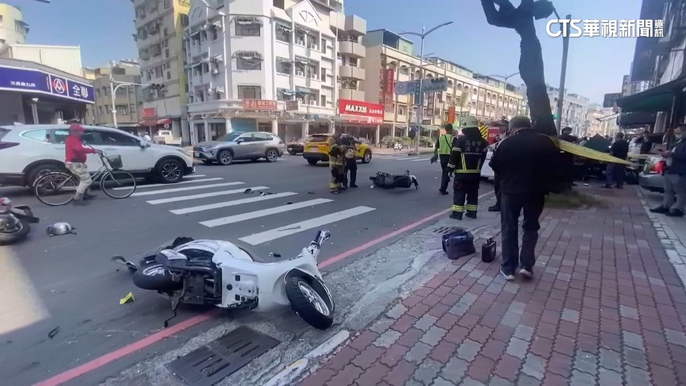 轎車暴衝「7機車」遭撞倒　1騎士遭夾擊亡6傷