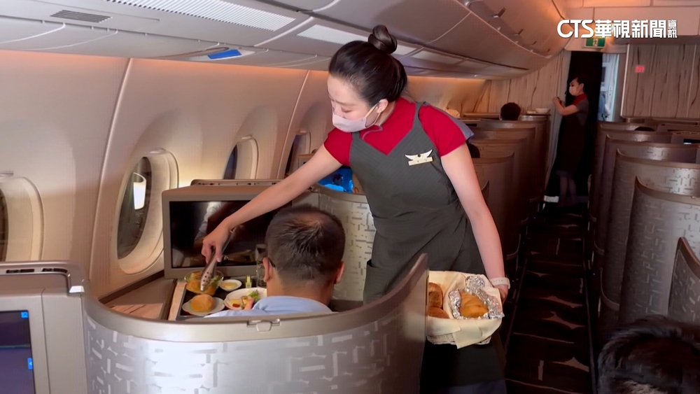 商務艙「分3等級」！　空姐曝：限量餐點VIP優先保留