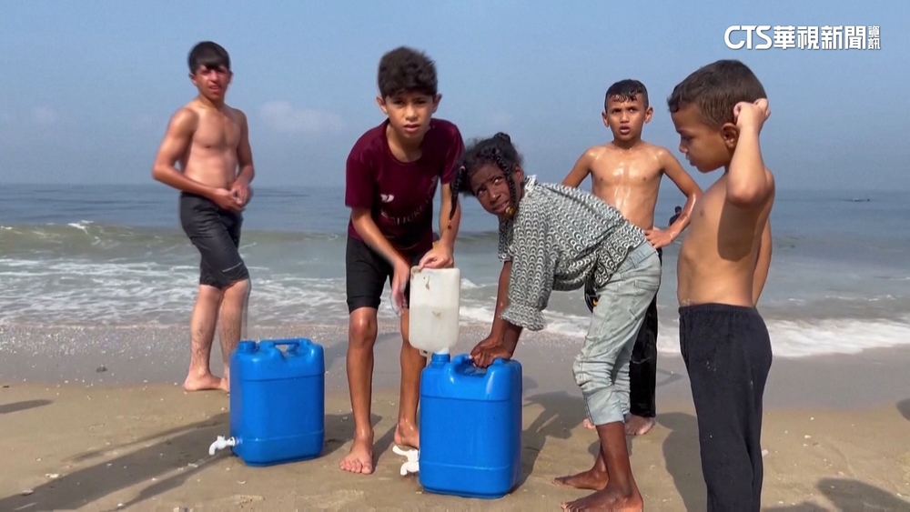 加薩面臨缺水危機　民眾無奈用海水洗澡洗衣