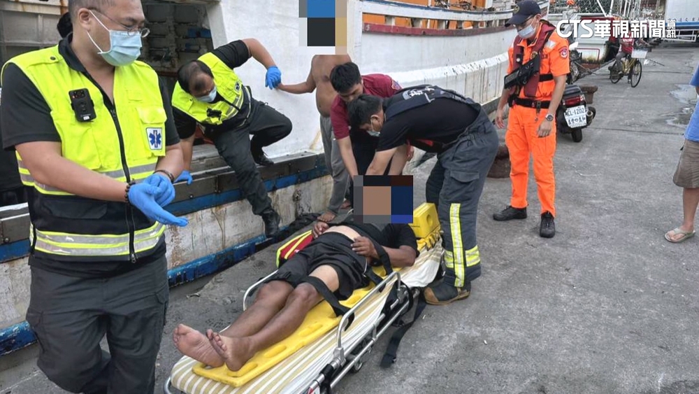 野柳漁港2船相撞　5旬男不慎落海送醫