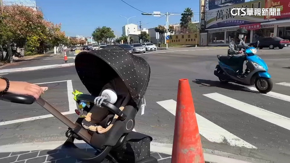 又見行人地獄！小貨車未禮讓　驚魂1秒母急護嬰