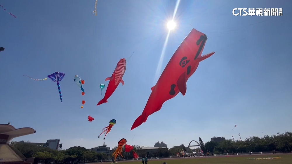 鹿港風箏節登場！四線特技風箏秀超搶眼　民眾驚呼