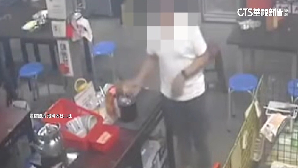 男子用餐惡搞　亂混3醬汁.擦嘴衛生紙丟醬油桶