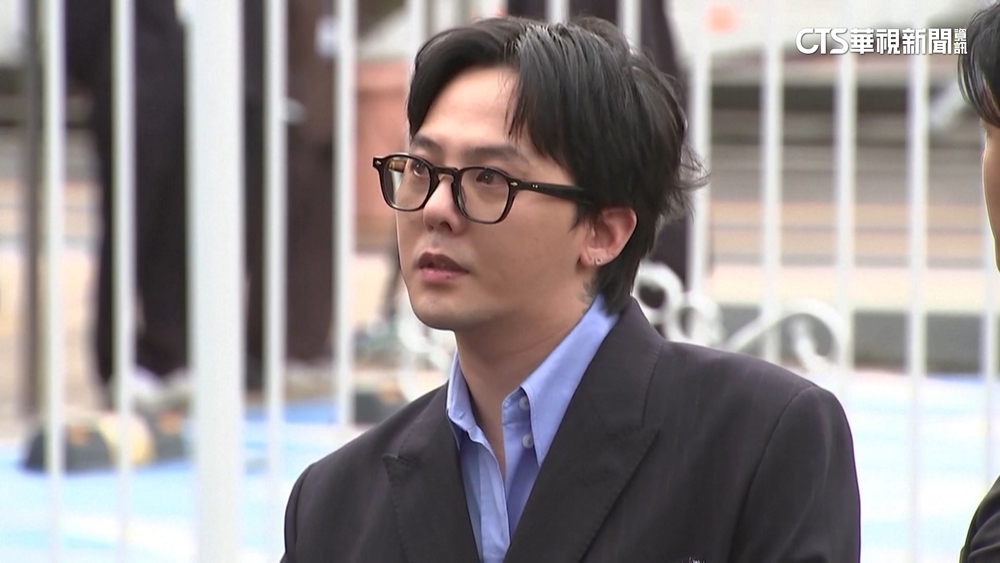 南韓藝人染毒風波　GD現身警局喊清白