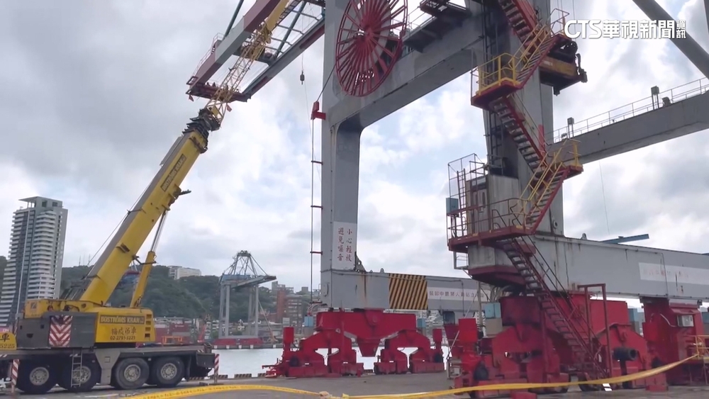 清洗基隆港橋式起重機　工人10樓高空落海身亡