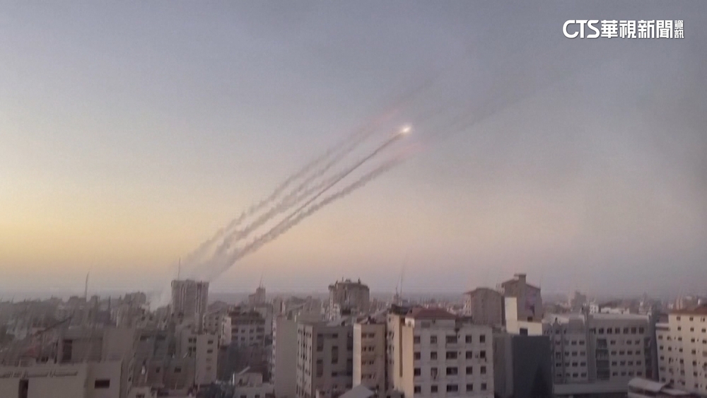以色列「南北夾擊」　圍加薩市徹夜轟炸！