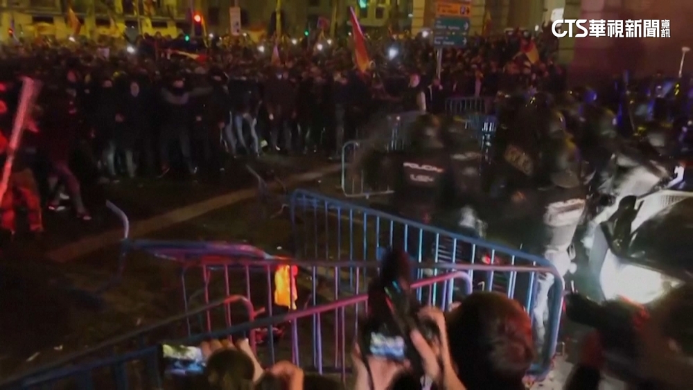 不滿特赦加泰隆尼亞獨立分子　西班牙民眾與警衝突