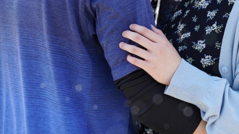 女醫師傳訊已婚學長「我最近腿軟」　人妻求償80萬元敗訴