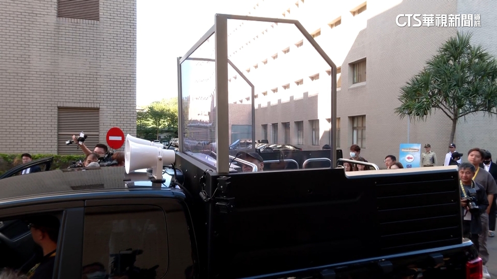 總統大選「安維八號」成軍　新式防彈掃街車曝光