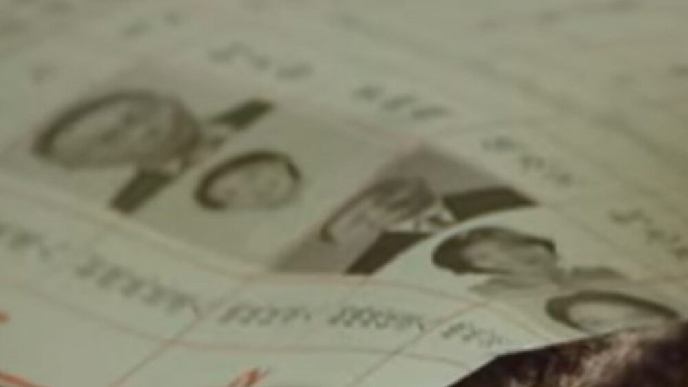 柯文哲競選廣告裡，選舉公報上的1號的正副總統候選人則是柯文哲、黃珊珊，2號則是侯友宜、柯志恩。圖／翻攝自柯文哲臉書粉專