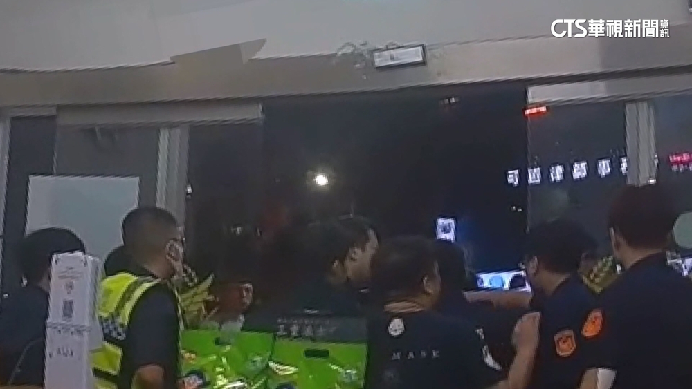 台版無間道？黑衣人圍警所　所長成「內鬼」調職