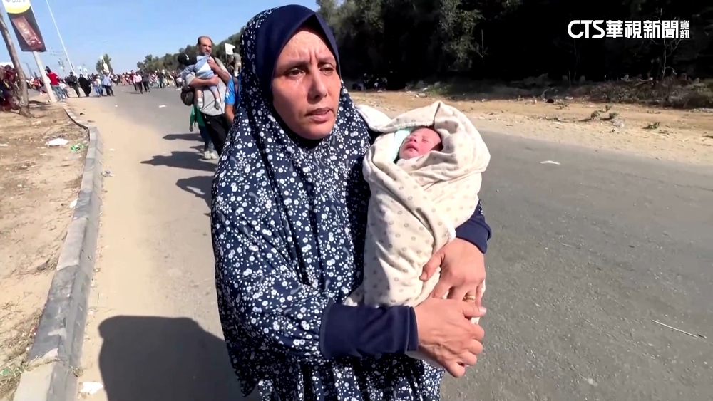 出生6小時希法醫院遭襲　　加薩祖母抱女嬰逃難
