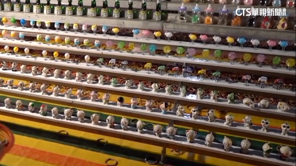 夫妻夜市套中大公仔　套圈圈業者不認帳起口角