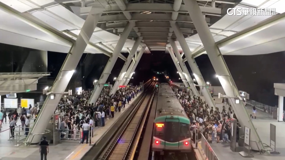 Coldplay演唱高捷2天疏運56萬人　首日花86分鐘破紀錄