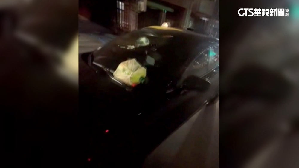 天降清潔劑.玻璃瓶猛砸 女車主嚇壞急踩剎車