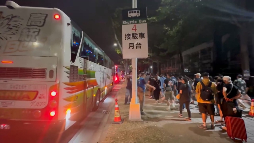 Coldplay疏運花88分鐘！　粉專對比EXO燦烈桃園場：5萬人做得比4千人還好