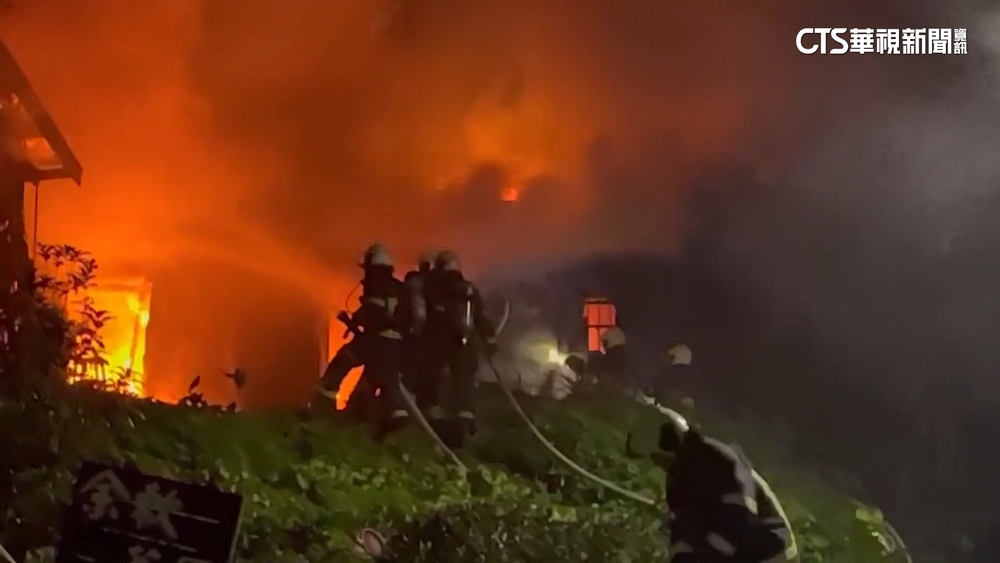 南港「余氏百年古厝」陷火海　濃煙竄天幸無傷亡